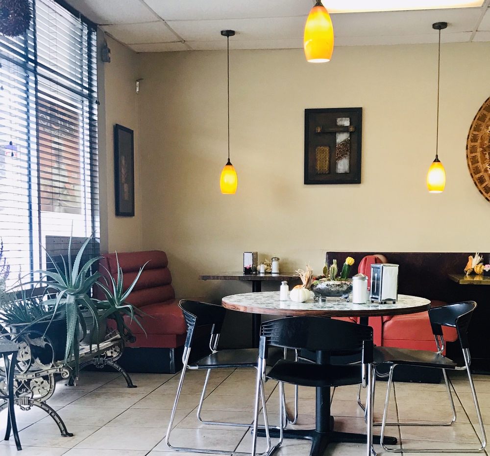 El Hoyo restaurant