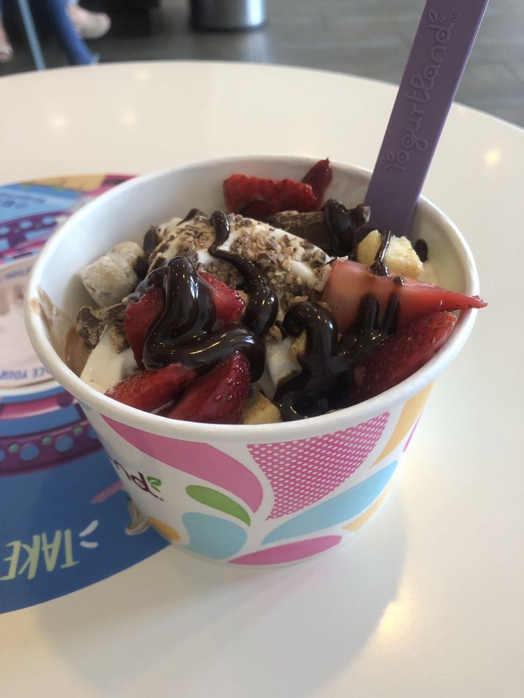 Yogurtland restaurant