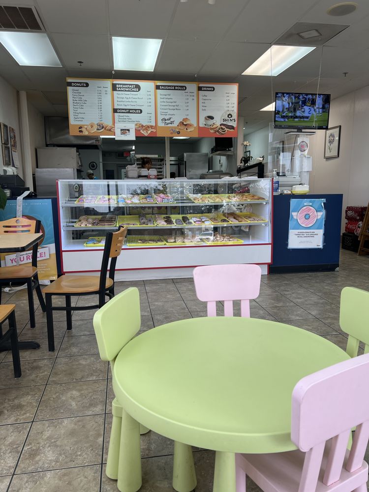Shin's Donuts restaurant